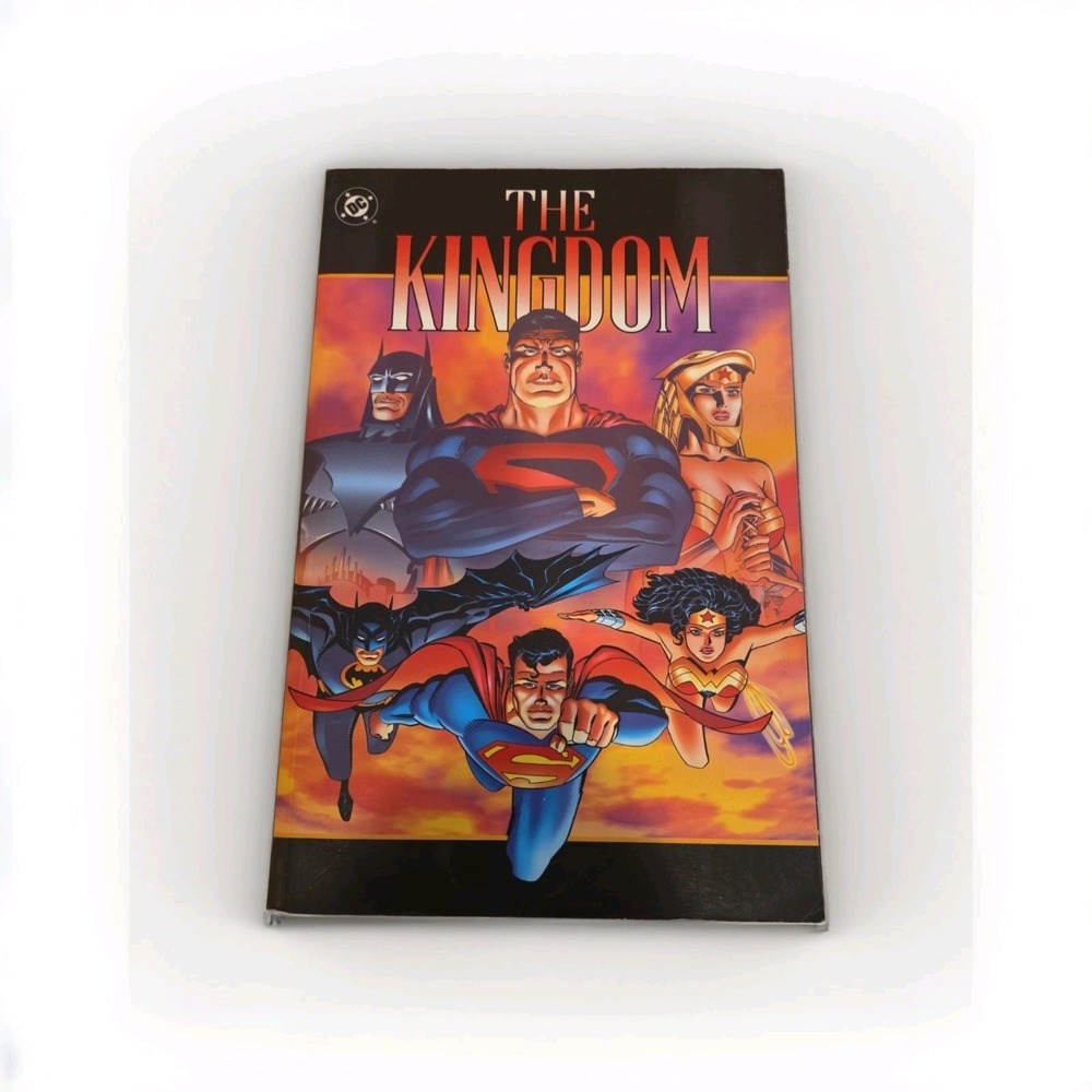 The Kingdom Dc Tradepaperback Book . Graphic Novel Based On Kingdom Come.